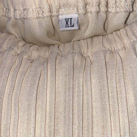 Ruffled off the shoulder dress - Picture 4 of 4